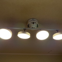 ４灯　ＬＥＤシーリングライト　調光　YY38W-4WW　ニトリ　8380109の画像