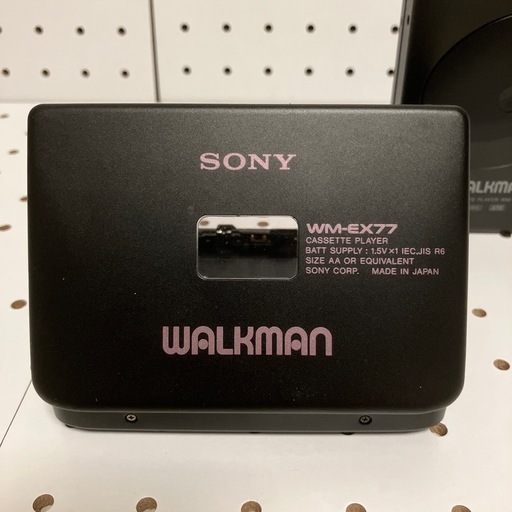 昭和レトロSONYカセットウォークマン2台SET現状品、ジャンク品扱い、修理用、部品取り用にお使い下さい！レア品今では希少品
