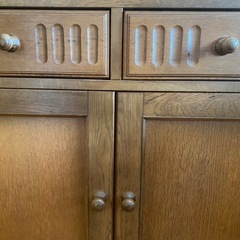 木製キャビネット／収納棚の画像