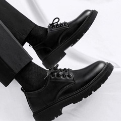 新品　合成皮革製の黒いシューズ　26.5cmの画像