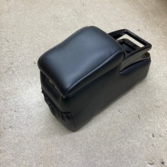 センターコンソールボックス（アームレスト）です。﻿ 収納ボックス　アームレスト　ドリンクホルダーの画像