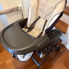 ⭐︎電動ハイローチェア　ネムリラAUTO SWING ダッコプラスエッグショック　ミルクティ ⭐︎ テーブル、収納BOX付きの画像