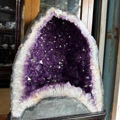 天然石アメジストのドーム　置物　台座付きの画像