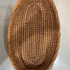 ガラスコップとカゴの画像