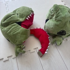 ユニバのティラノサウルスの被り物の画像