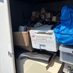 倉庫二つ分のお宝の画像