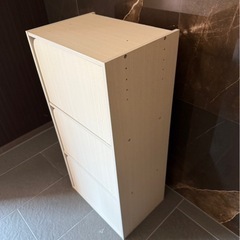 3段収納棚 　ニトリ　収納ボックス　扉付きカラーボックスの画像