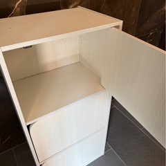 3段収納棚 　ニトリ　収納ボックス　扉付きカラーボックスの画像