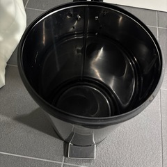 IKEA製　ペダル式ゴミ箱の画像