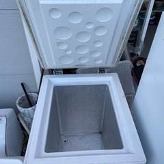 2010年製 ハイアール 66L 上開き電気冷凍庫の画像