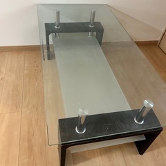 4/4まで。天板ガラスのローテーブルの画像
