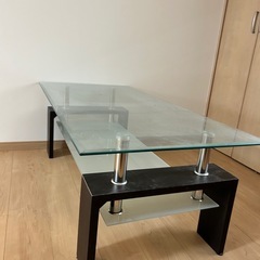 4/4まで。天板ガラスのローテーブルの画像