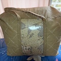 布団3組＋羽毛掛け布団＋毛布セットの画像