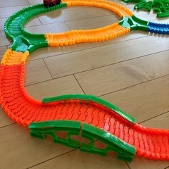 車　くねくねロード　おもちゃ　ミニカー　動く車　つなげて走れる　コース自由自在の画像