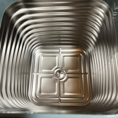 [新品未使用]ワークマン スクエア真空ハイブリッドコンテナ　クーラーボックス
の画像