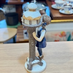 B8049【ロイヤルコペンハーゲン】フィギュリン 少女と小鳥の巣箱 757 2001年 アニュアルフィギュリンの画像