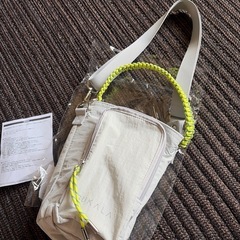 新品【SUKALA】マルチショルダークーラーバッグ　LAVA 🌸の画像