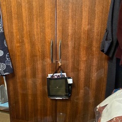 60年前のタンス3台と鏡台の画像