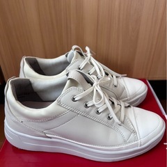 fitfit 白スニーカーの画像