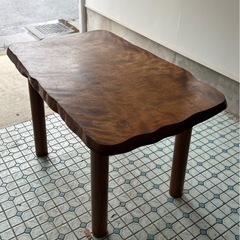 岡山県の讃岐うどん店で使っていた天然木のテーブルの画像