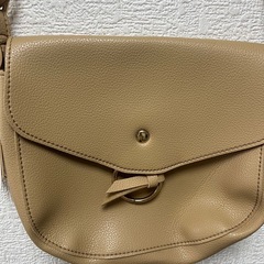 ベージュ ショルダー バックの画像