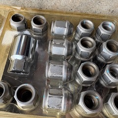 ホイールナット　ロックナット　1.5ミリピッチ　4穴車用　16個の画像