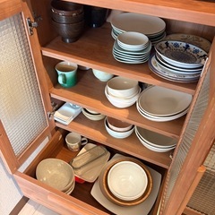 キッチン　食器棚  収納棚の画像
