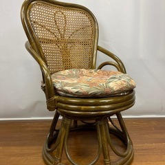 【美品】昭和レトロ 天然籐 ラタン回転座椅子 360度回転 カゴメ編み 背面デザインの画像
