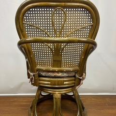 【美品】昭和レトロ 天然籐 ラタン回転座椅子 360度回転 カゴメ編み 背面デザインの画像