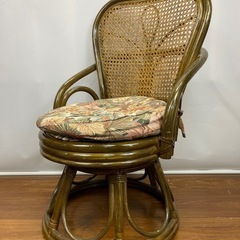 【美品】昭和レトロ 天然籐 ラタン回転座椅子 360度回転 カゴメ編み 背面デザインの画像