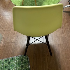 黄色　チェアーの画像