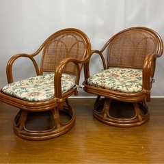 【2脚セット】昭和レトロ 天然籐 回転座椅子 ラタンチェア 花柄 クッション付の画像