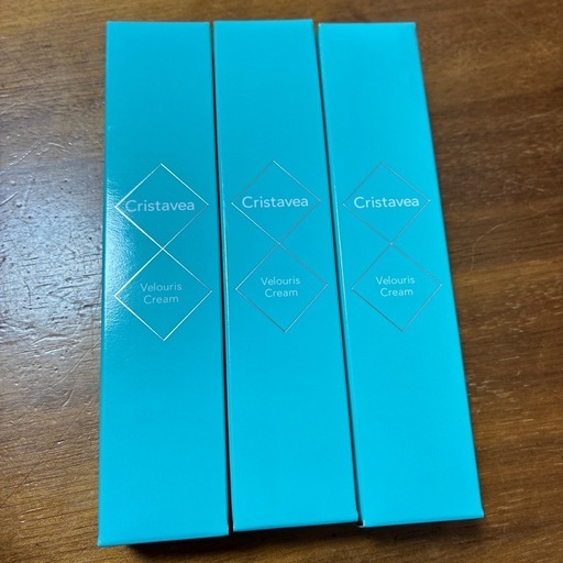 Cristavea Velouris Cream 22g３本　オマケと口コミ付き