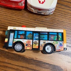 おもちゃくるま3台の画像