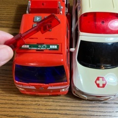 おもちゃくるま3台の画像