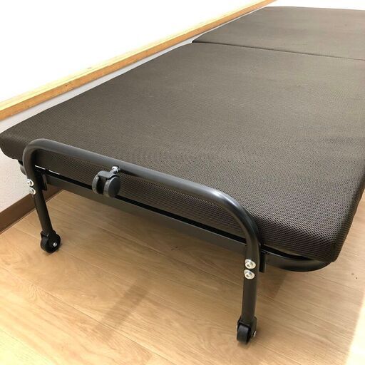 ss8469　折りたたみベッド セミシングル ダークブラウン 幅80cm マットレス付き 折り畳み 茶 キャスター付き 簡易ベッド コンパクト 省スペース 来客用 折りたたみベッド 中古