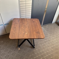 折りたたみテーブルの画像