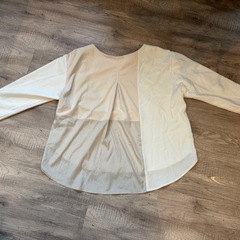 白いおしゃれシャツの画像