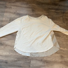 白いシャツの画像