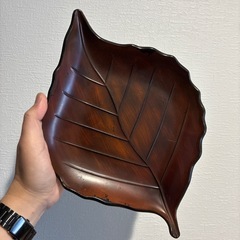 葉っぱのトレイ　皿の画像