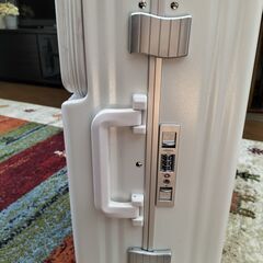 未使用　フロントオープン　スーツケース（白）の画像