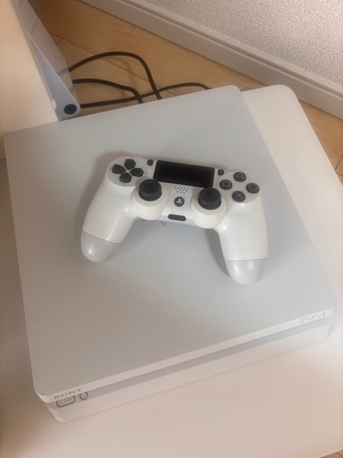 【決定】ホワイトのPlayStation 4 Slim本体（初期化済み） ホワイトコントローラーのセット
