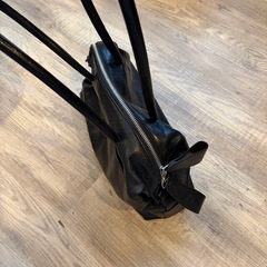 黒いバッグの画像