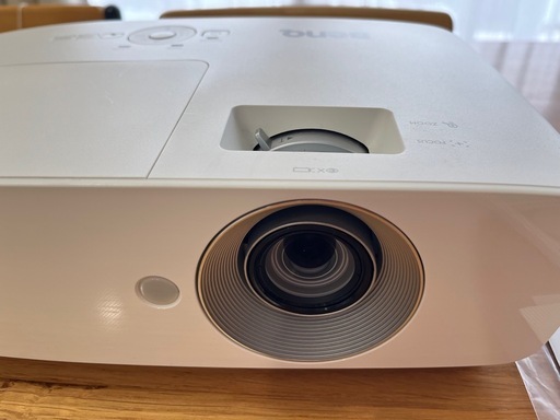 BexQ HT1070 プロジェクター　HDMIケーブル付