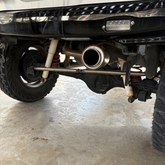 2インチリフトアップ、車検対応マフラー、バンパー類社外の画像