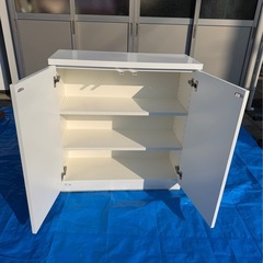 真っ白い収納棚中古品の画像