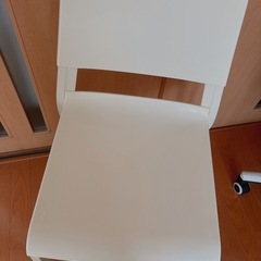 白の椅子＋Francfranc座椅子の画像