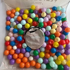 ボールプールとボールたくさん　スリーコインズの画像