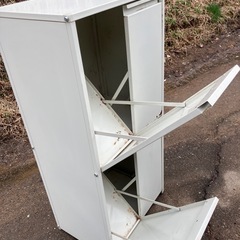 金属製ゴミ箱の画像