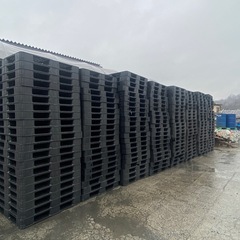 大量中古パレット　プラスチックパレットの画像